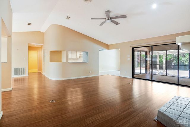 2251 Oxford Dr, Pensacola, FL 32503