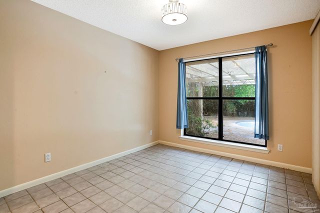 2251 Oxford Dr, Pensacola, FL 32503