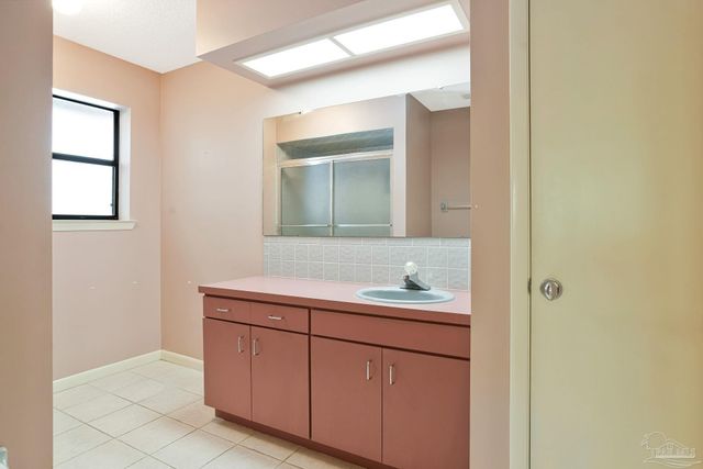2251 Oxford Dr, Pensacola, FL 32503