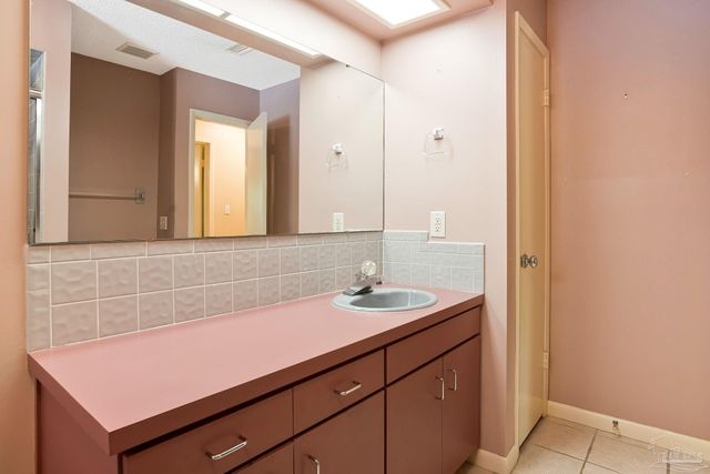 2251 Oxford Dr, Pensacola, FL 32503