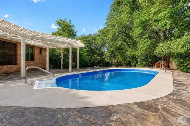 2251 Oxford Dr, Pensacola, FL 32503