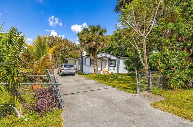 219 NE 141st St, Miami, FL 33161