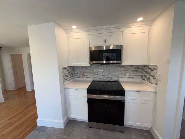 20 Doris Avenue, Portsmouth, NH 03801