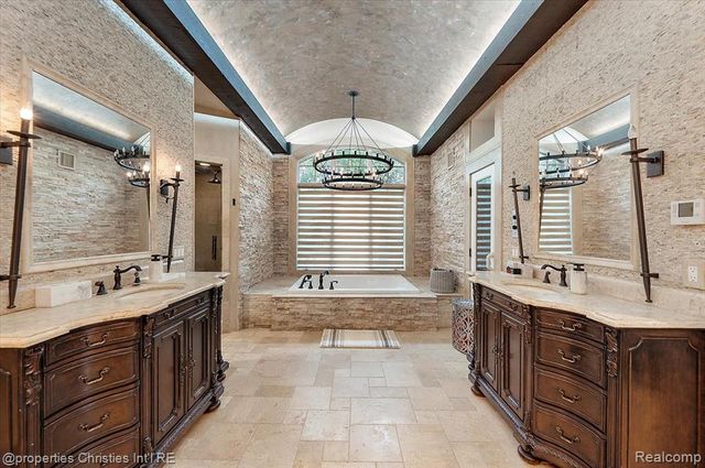 3701 Northwood, West Bloomfield, MI 48324