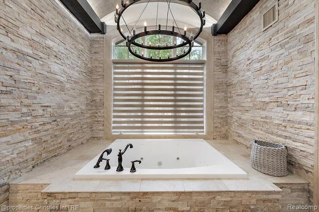 3701 Northwood, West Bloomfield, MI 48324