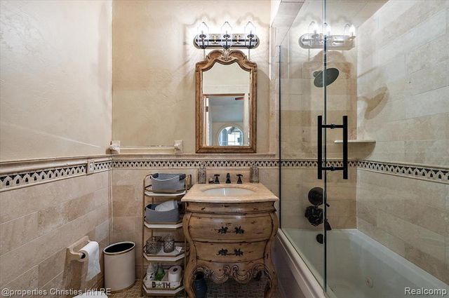 3701 Northwood, West Bloomfield, MI 48324