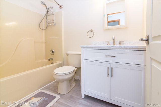 416 Umberland Drive, Howell, MI 48843