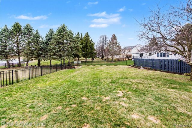 416 Umberland Drive, Howell, MI 48843