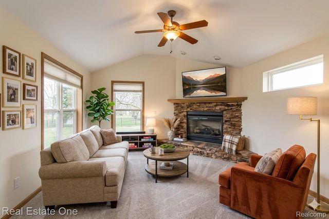 416 Umberland Drive, Howell, MI 48843