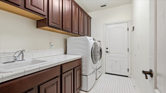 2188 Maloney Dr, Lincoln, CA 95648