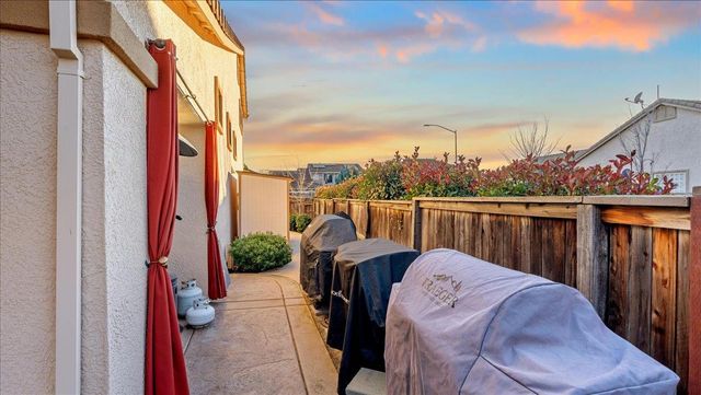 2188 Maloney Dr, Lincoln, CA 95648