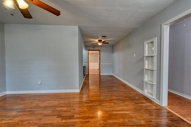 2125 Shanks Road, Angleton, TX 77515