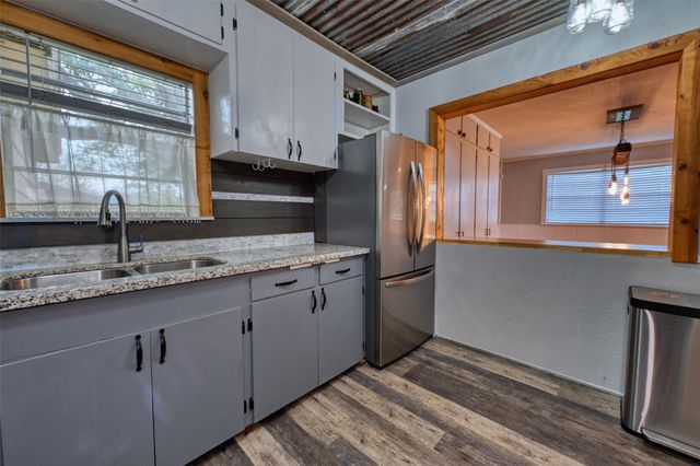 2125 Shanks Road, Angleton, TX 77515