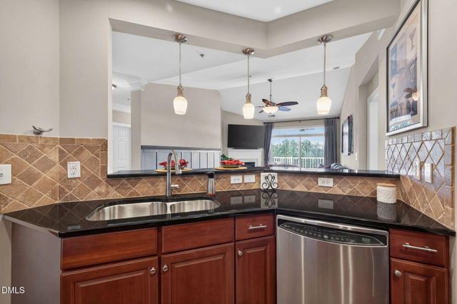 10511 Rosegate Court 305, Raleigh, NC 27617