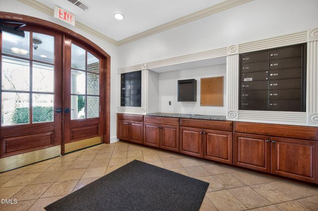 10511 Rosegate Court 305, Raleigh, NC 27617