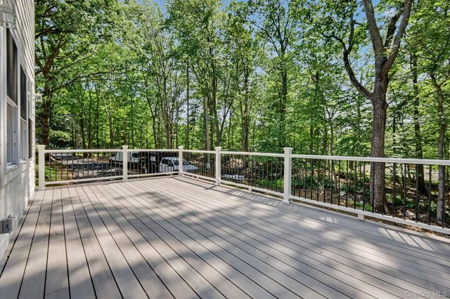 18 Laurel Road, South Salem, NY 10590