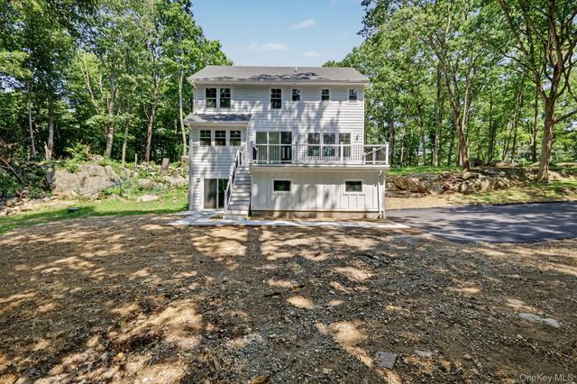 18 Laurel Road, South Salem, NY 10590