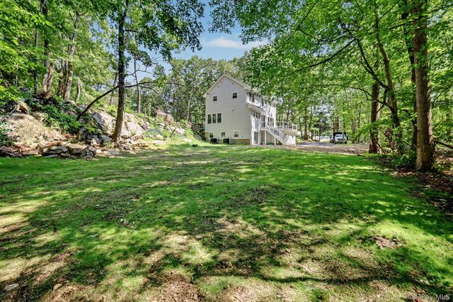 18 Laurel Road, South Salem, NY 10590