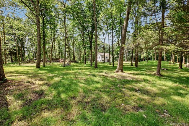 18 Laurel Road, South Salem, NY 10590