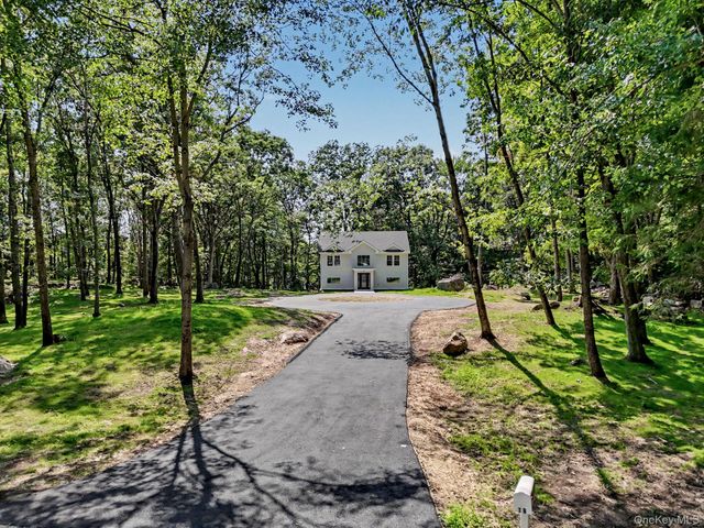 18 Laurel Road, South Salem, NY 10590