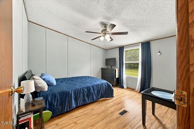 1032 Pleasant Drive, Jonesborough, TN 37659