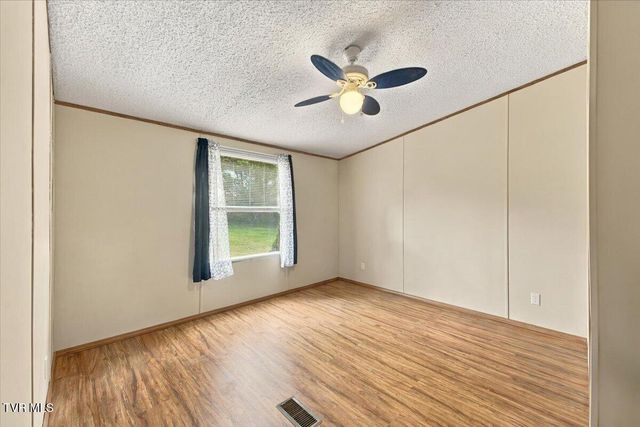 1032 Pleasant Drive, Jonesborough, TN 37659