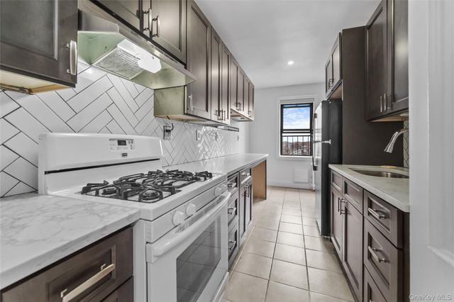 475 Bronx River Road 6C, Yonkers, NY 10704