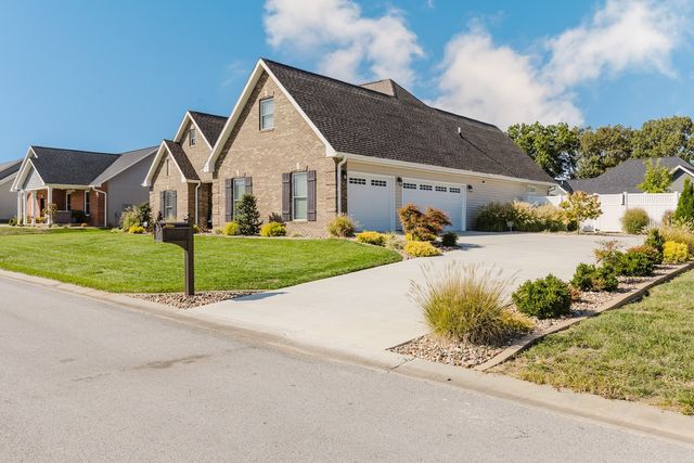 1112 Daybreak Drive, Marion, IL 62959