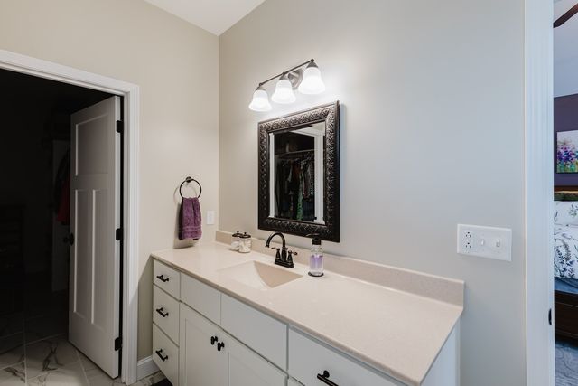 1112 Daybreak Drive, Marion, IL 62959