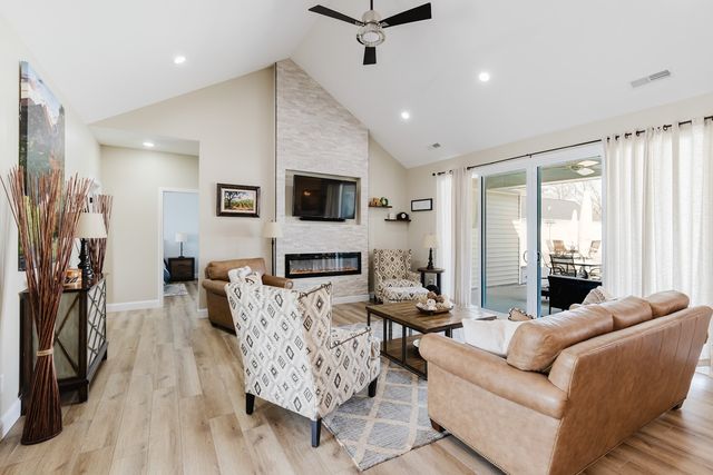 1112 Daybreak Drive, Marion, IL 62959