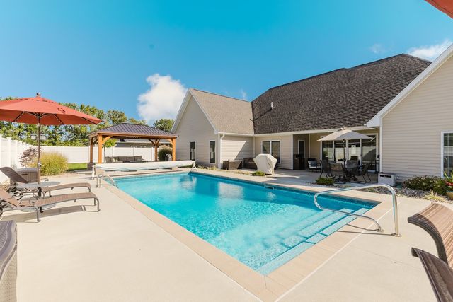 1112 Daybreak Drive, Marion, IL 62959