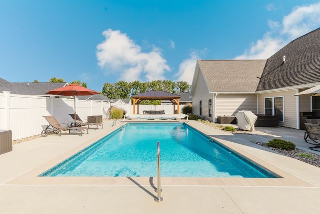 1112 Daybreak Drive, Marion, IL 62959