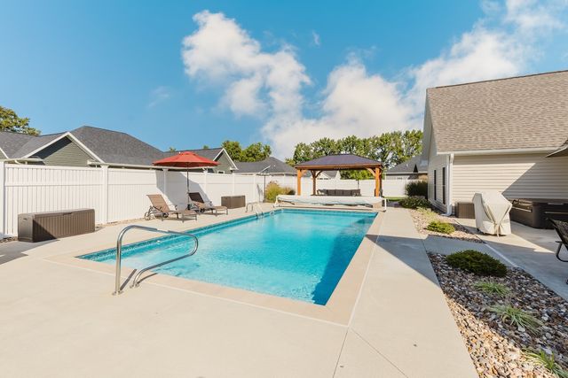 1112 Daybreak Drive, Marion, IL 62959