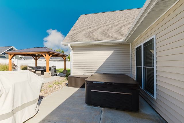 1112 Daybreak Drive, Marion, IL 62959