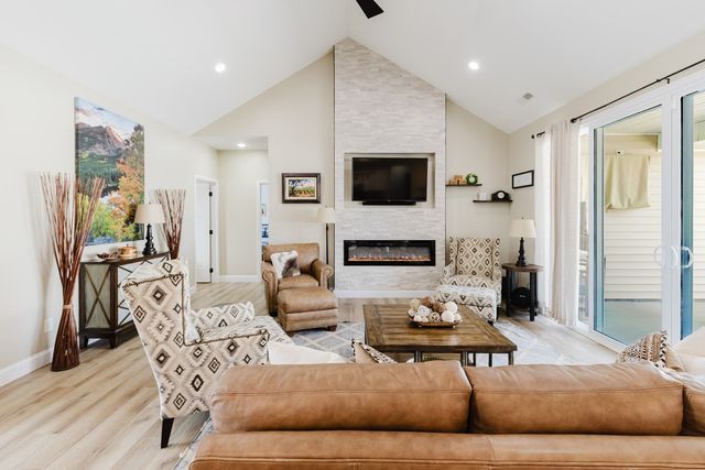 1112 Daybreak Drive, Marion, IL 62959