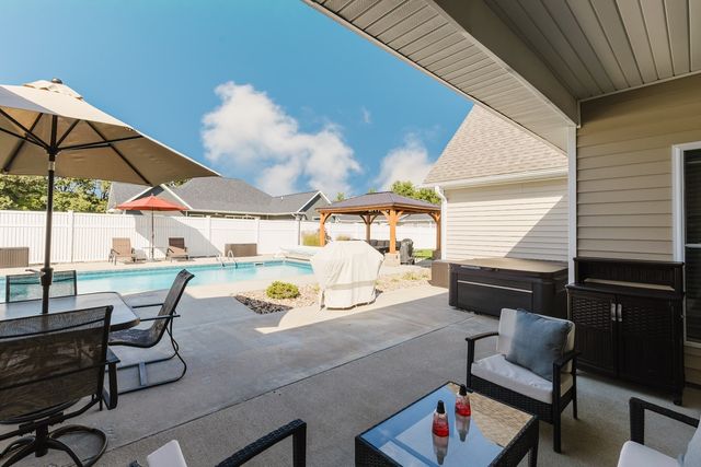 1112 Daybreak Drive, Marion, IL 62959