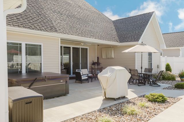 1112 Daybreak Drive, Marion, IL 62959