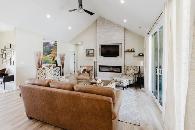 1112 Daybreak Drive, Marion, IL 62959