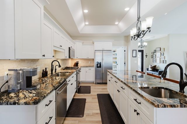 1112 Daybreak Drive, Marion, IL 62959