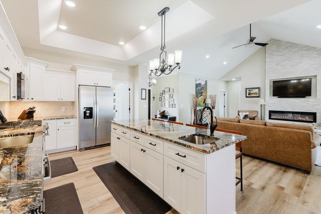 1112 Daybreak Drive, Marion, IL 62959