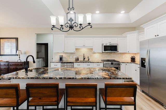 1112 Daybreak Drive, Marion, IL 62959