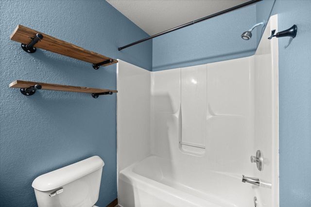 6813 Diane DRIVE, West Bend, WI 53090