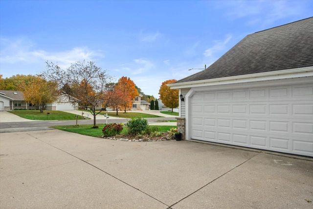 6813 Diane DRIVE, West Bend, WI 53090