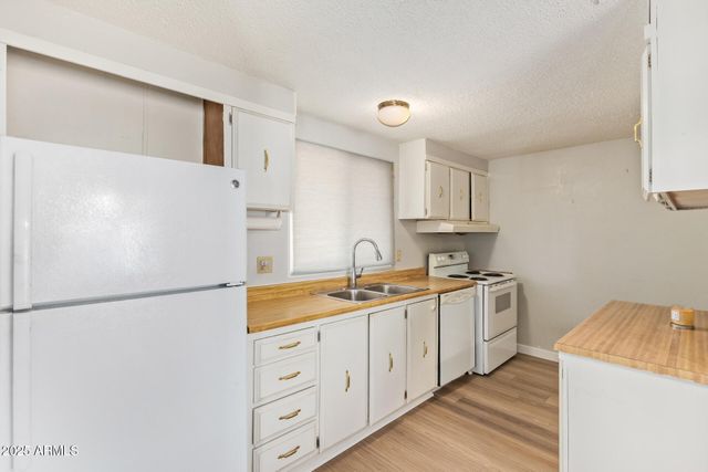 6942 W OLIVE Avenue 44, Peoria, AZ 85345