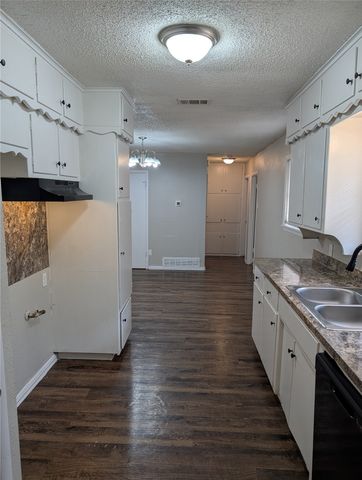 3732 Falcon Drive, Forest Hill, TX 76119