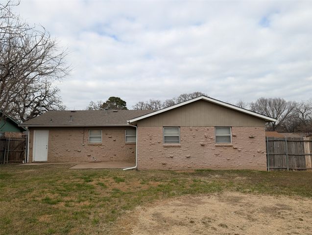 3732 Falcon Drive, Forest Hill, TX 76119