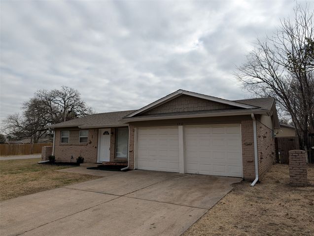 3732 Falcon Drive, Forest Hill, TX 76119