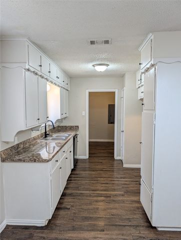 3732 Falcon Drive, Forest Hill, TX 76119