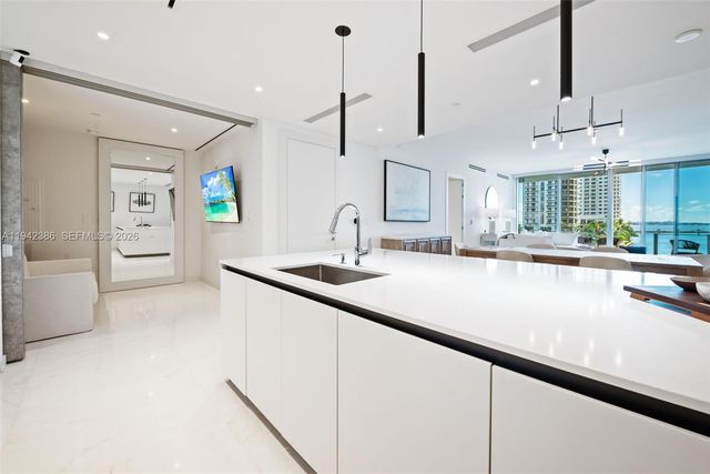 300 S Biscayne Blvd Way 403, Miami, FL 33131