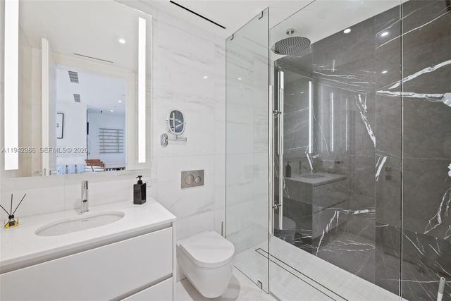 300 S Biscayne Blvd Way 403, Miami, FL 33131